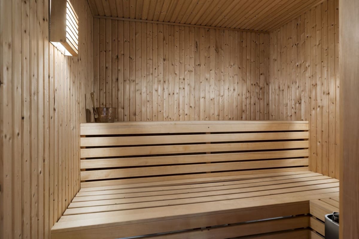 5 bedroom Villa for sale in Nueva Andalucia with pool garage - € 1,295,000 (Ref: 8477024)