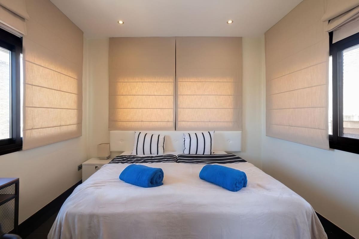 Ático de 2 habitaciones en Estepona en venta con piscina garaje - 630.000 € (Ref: 8478552)