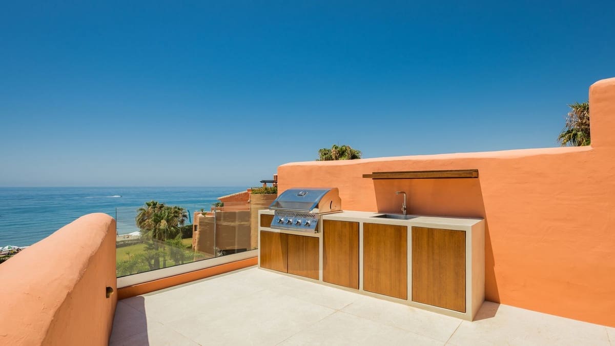 4 soveværelse Penthouse til salg i Los Monteros med swimmingpool garage - € 5.350.000 (Ref: 8479924)