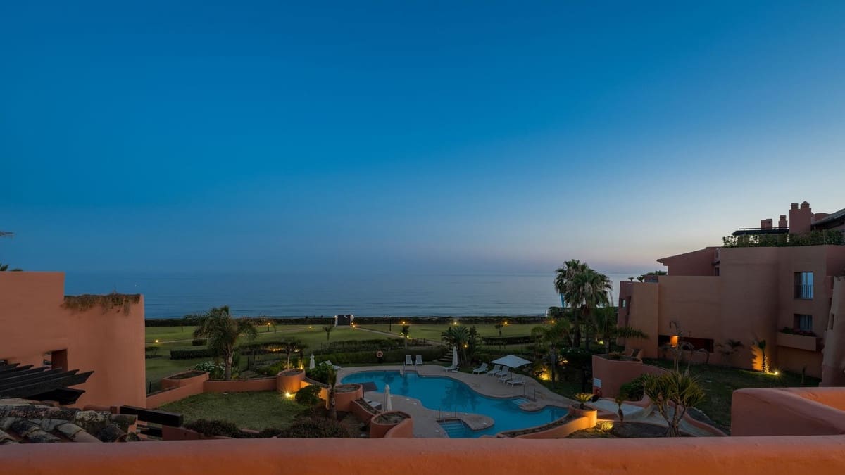 4 soveværelse Penthouse til salg i Los Monteros med swimmingpool garage - € 5.350.000 (Ref: 8479924)