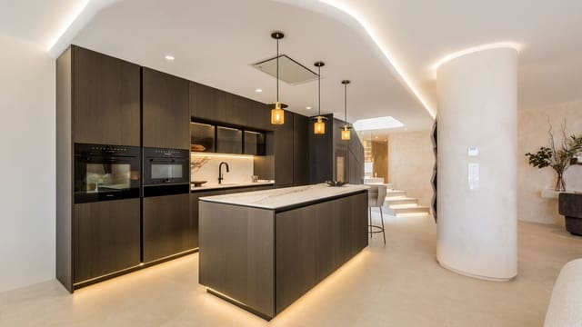 4 quarto Penthouse para venda em Los Monteros, Marbella com piscina garagem - 5 350 000 € (Ref: 8479924)