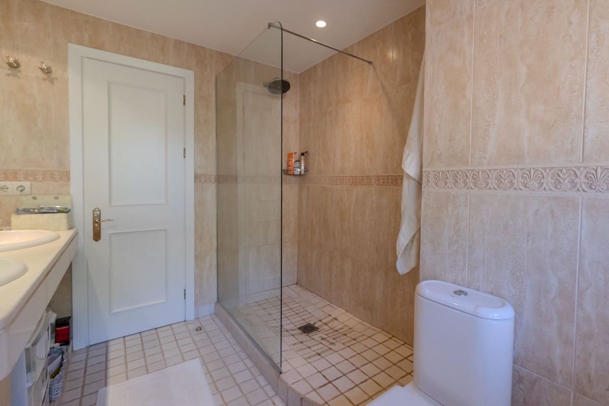 3 soveværelse Penthouse til salg i New Golden Mile med swimmingpool garage - € 520.000 (Ref: 8617795)