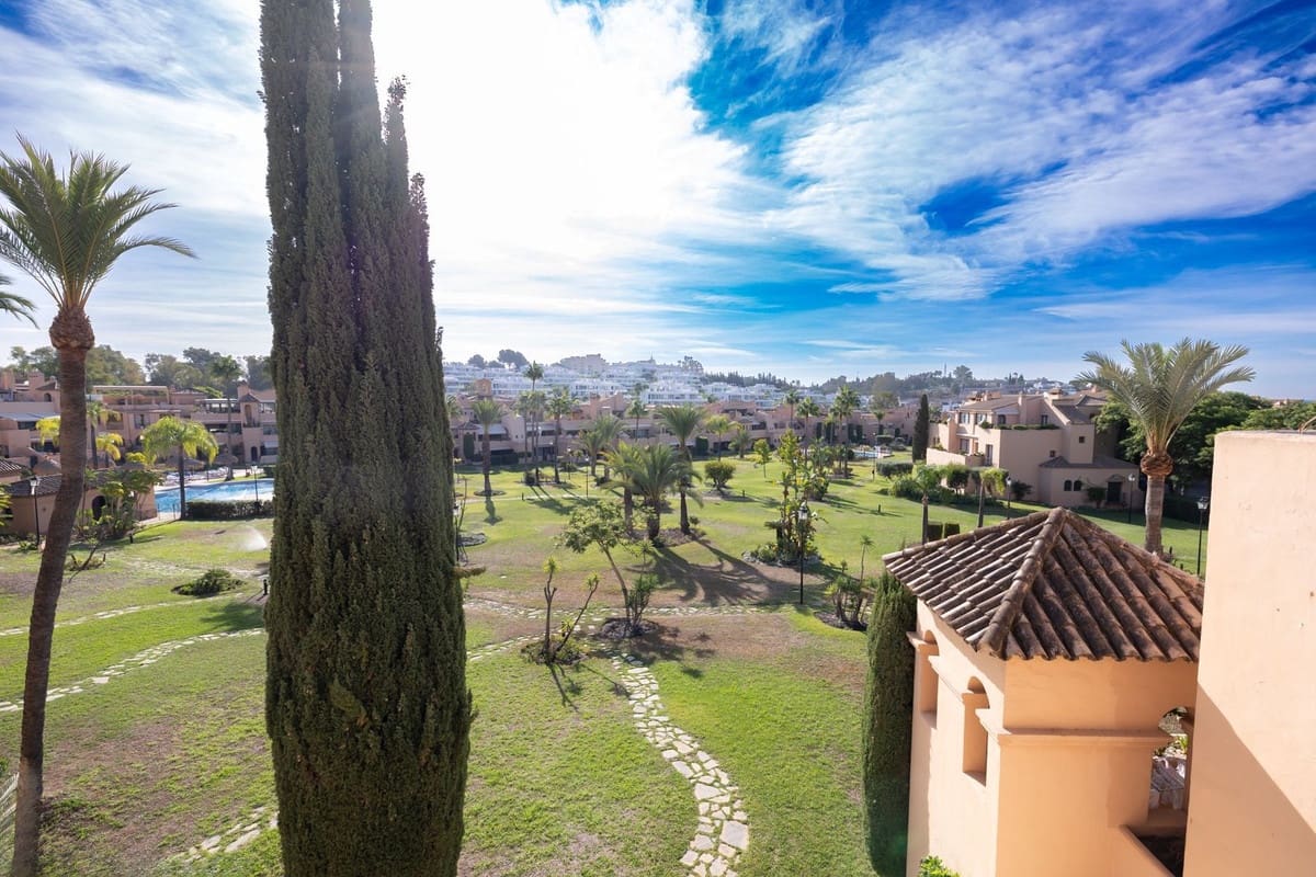 3 bedroom Penthouse for sale in New Golden Mile with pool garage - € 520,000 (Ref: 8617795)