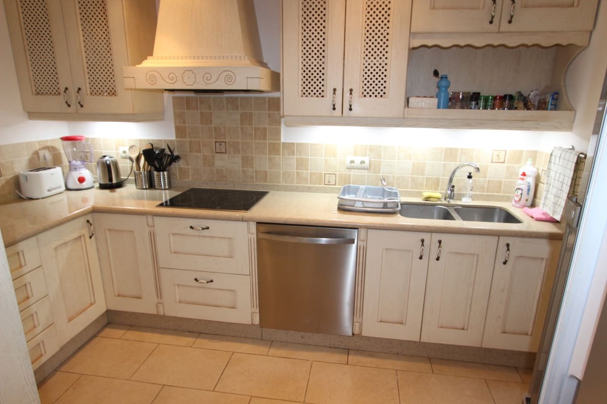 3 bedroom Penthouse for sale in New Golden Mile with pool garage - € 520,000 (Ref: 8617795)