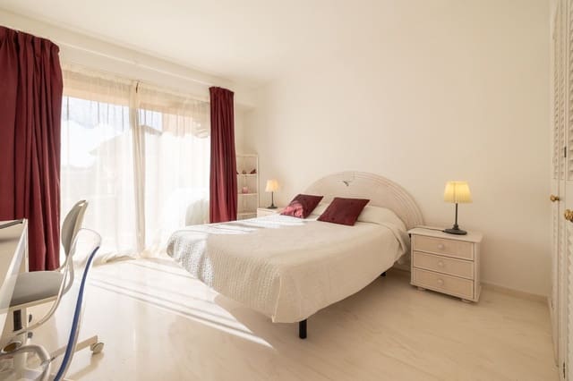 3 quarto Penthouse para venda em Nueva Atalaya, Estepona com piscina garagem - 520 000 € (Ref: 8617795)