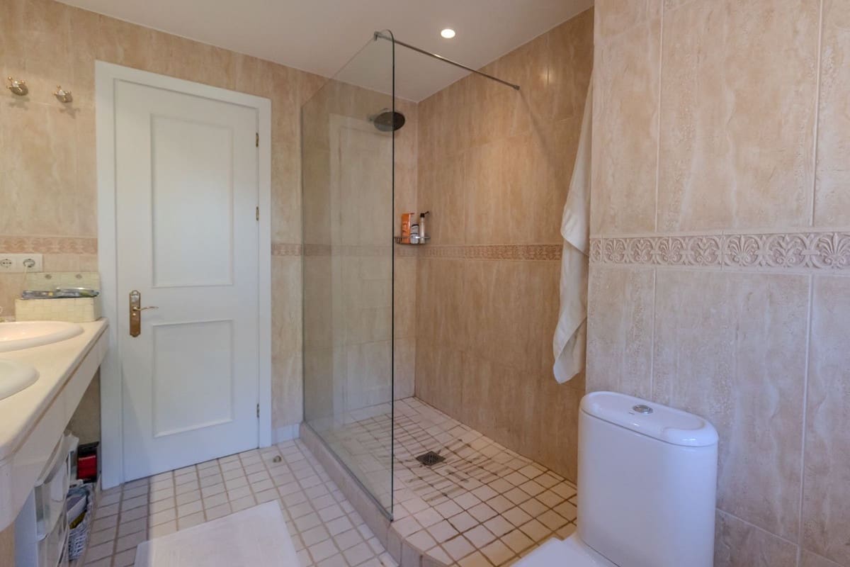 3 chambre Penthouse à vendre à New Golden Mile avec piscine garage - 520 000 € (Ref: 8617795)