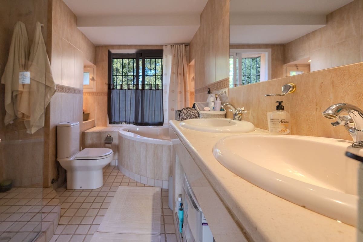 3 chambre Penthouse à vendre à New Golden Mile avec piscine garage - 520 000 € (Ref: 8617795)