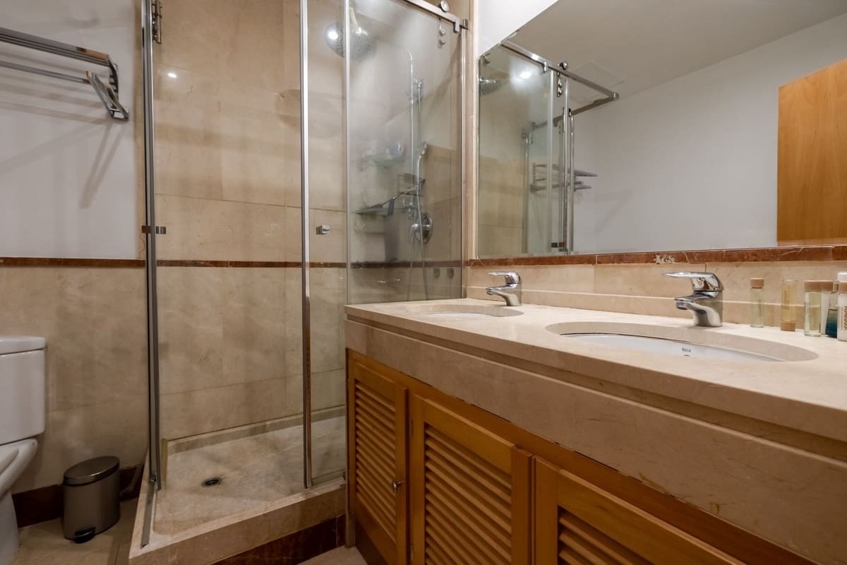 2 soveværelse Lejlighed til salg i Puerto Banus med swimmingpool garage - € 695.000 (Ref: 8635421)