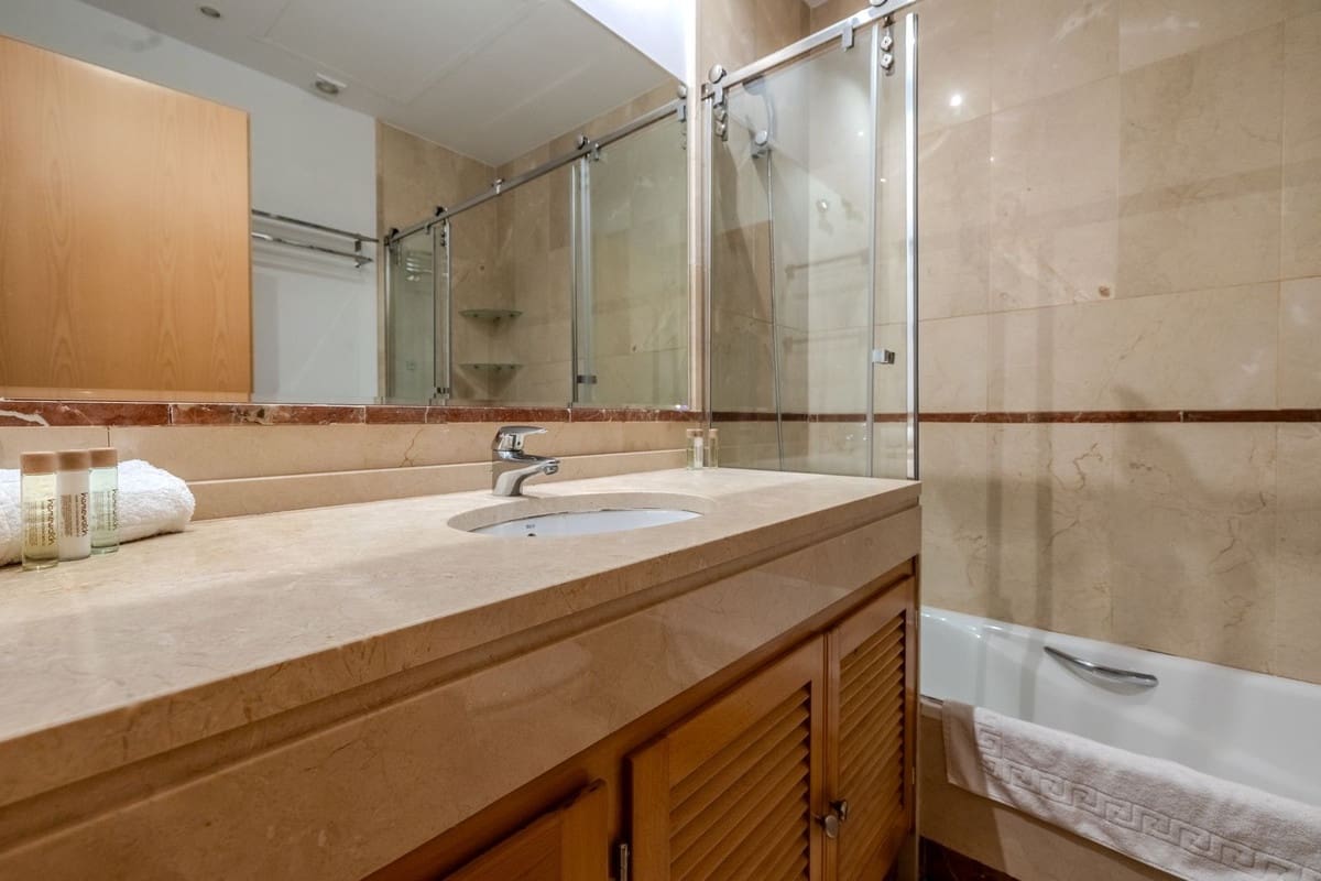 2 soveværelse Lejlighed til salg i Puerto Banus med swimmingpool garage - € 695.000 (Ref: 8635421)