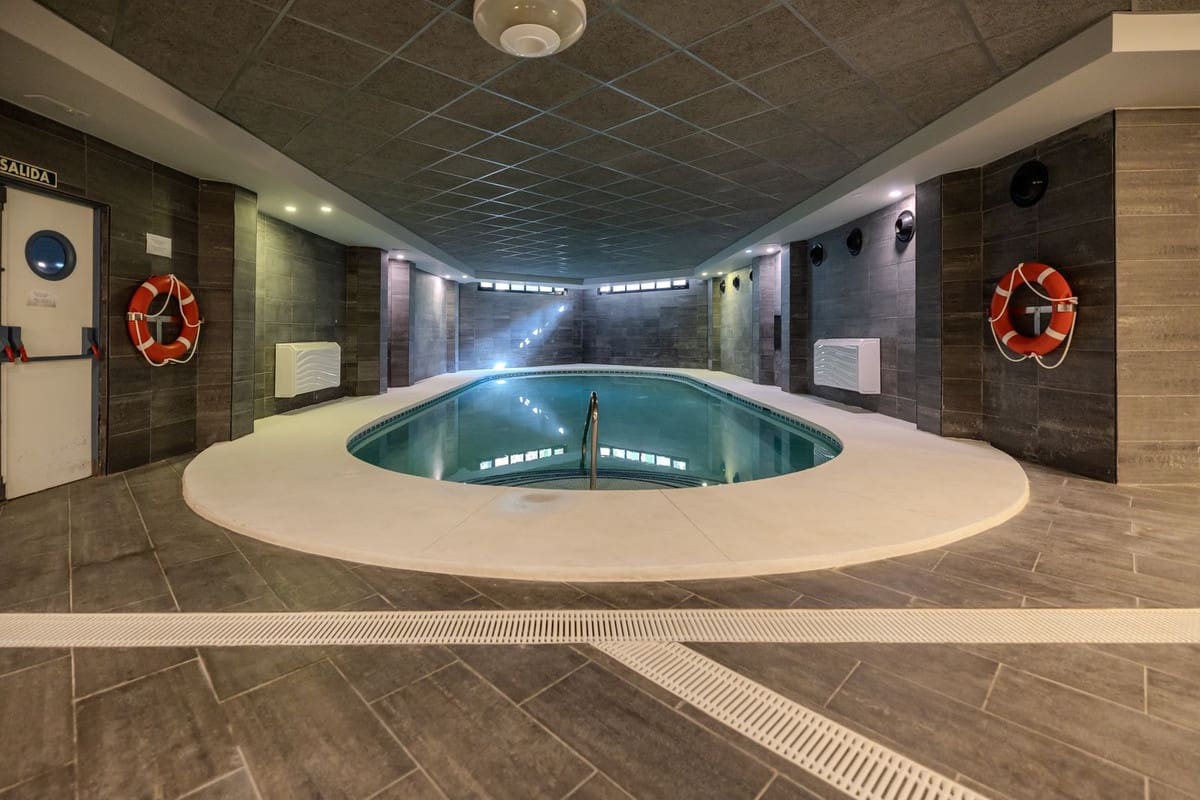 2 soveværelse Lejlighed til salg i Puerto Banus med swimmingpool garage - € 695.000 (Ref: 8635421)