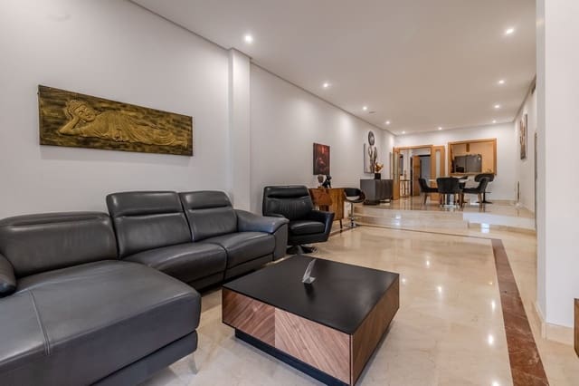 2 soveværelse Lejlighed til salg i Puerto Banus, Marbella med swimmingpool garage - € 695.000 (Ref: 8635421)