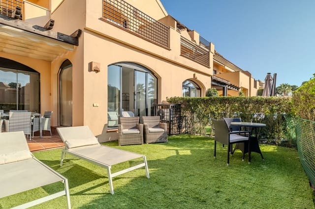 2 soveværelse Lejlighed til salg i Puerto Banus, Marbella med swimmingpool garage - € 695.000 (Ref: 8635421)