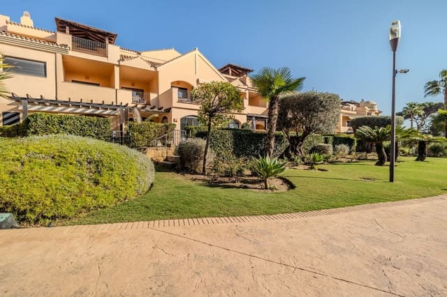 Apartamento de 2 habitaciones en Puerto Banus, Marbella en venta con piscina garaje - 695.000 € (Ref: 8635421)