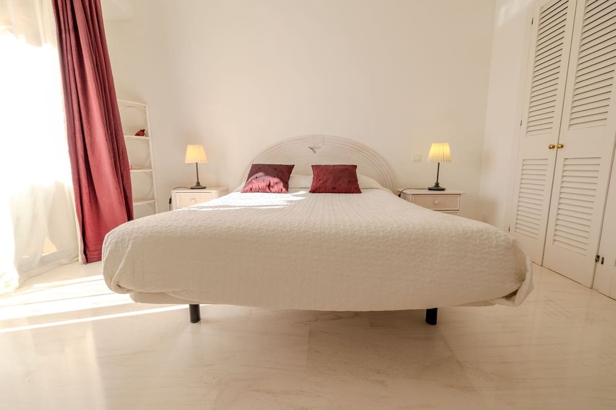 3 soveværelse Penthouse til salg i New Golden Mile med swimmingpool garage - € 520.000 (Ref: 8647430)