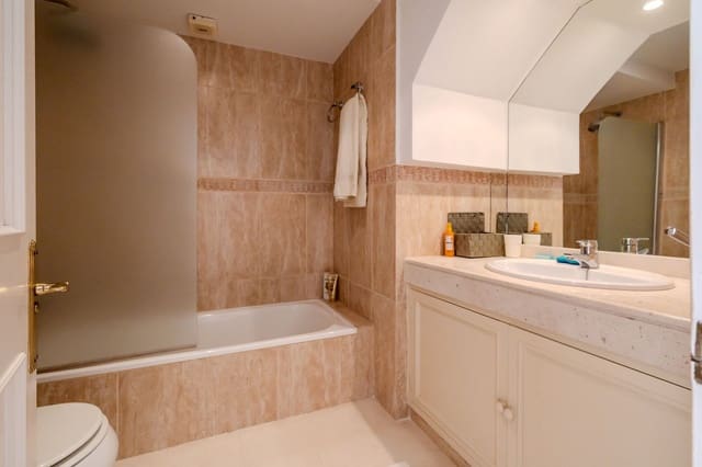 3 soverom Penthouse til salgs i Nueva Atalaya, Estepona med svømmebasseng garasje - € 520 000 (Ref: 8647430)