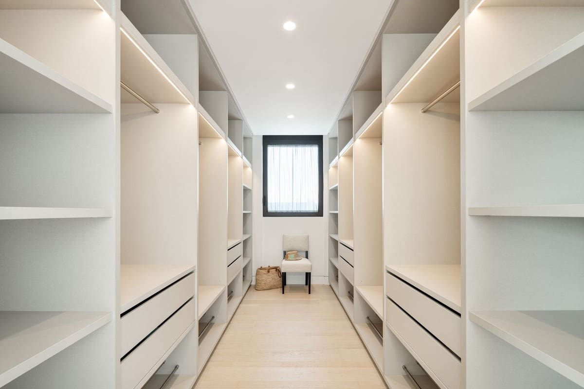 6 bedroom Villa for sale in Benahavis with pool garage - € 8,900,000 (Ref: 8657847)