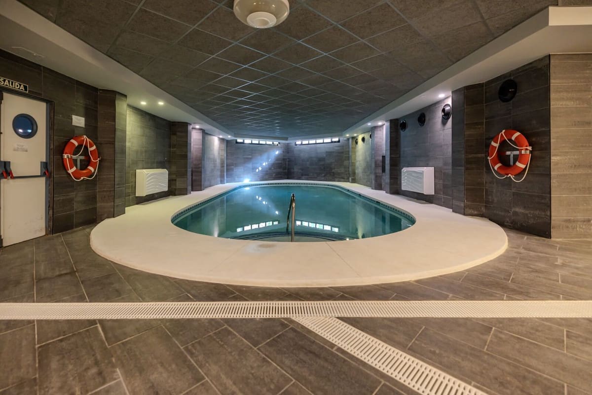 2 soverom Leilighet til salgs i Puerto Banus med svømmebasseng garasje - € 749 000 (Ref: 8676751)