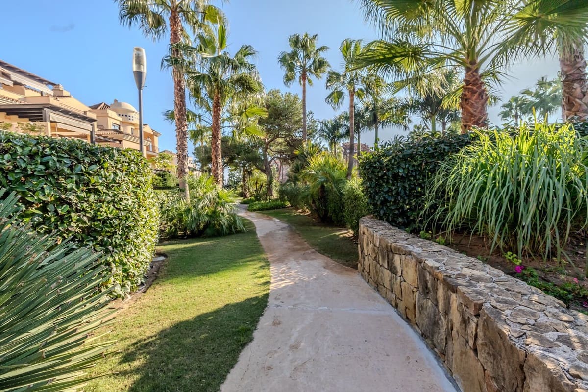 2 soverom Leilighet til salgs i Puerto Banus med svømmebasseng garasje - € 749 000 (Ref: 8676751)