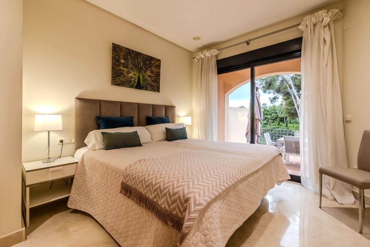 2 soverom Leilighet til salgs i Puerto Banus med svømmebasseng garasje - € 749 000 (Ref: 8676751)