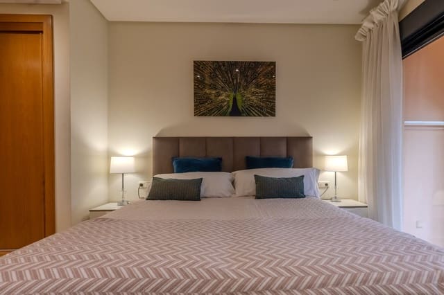 2 soveværelse Lejlighed til salg i Puerto Banus, Marbella med swimmingpool garage - € 749.000 (Ref: 8676751)