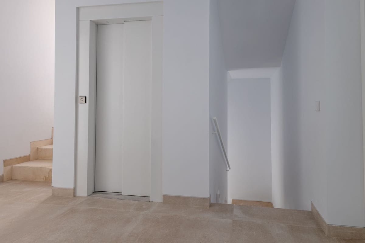 4 soverom Villa til salgs i Golden Mile med svømmebasseng garasje - € 4 500 000 (Ref: 8756812)