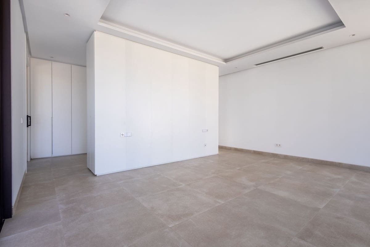 4 soverom Villa til salgs i Golden Mile med svømmebasseng garasje - € 4 500 000 (Ref: 8756812)