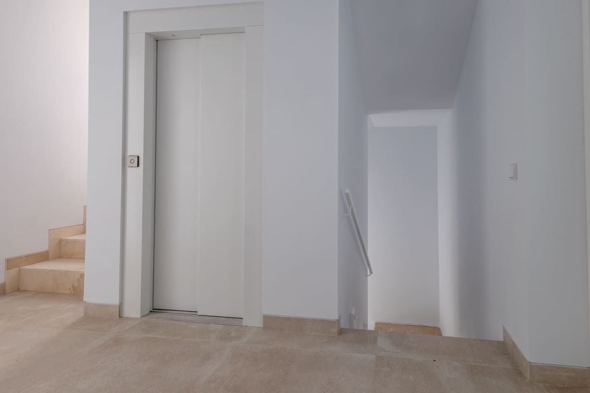 4 bedroom Villa for sale in Golden Mile with pool garage - € 4,500,000 (Ref: 8756812)