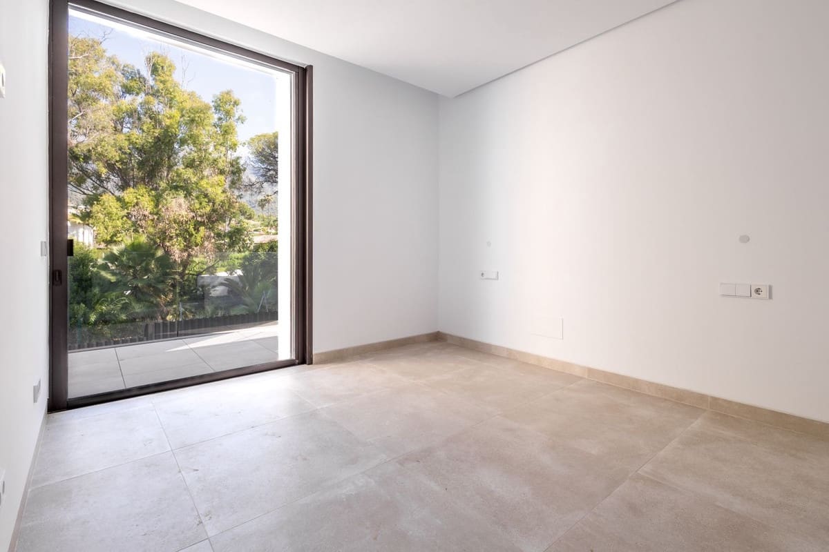 4 bedroom Villa for sale in Golden Mile with pool garage - € 4,500,000 (Ref: 8756812)