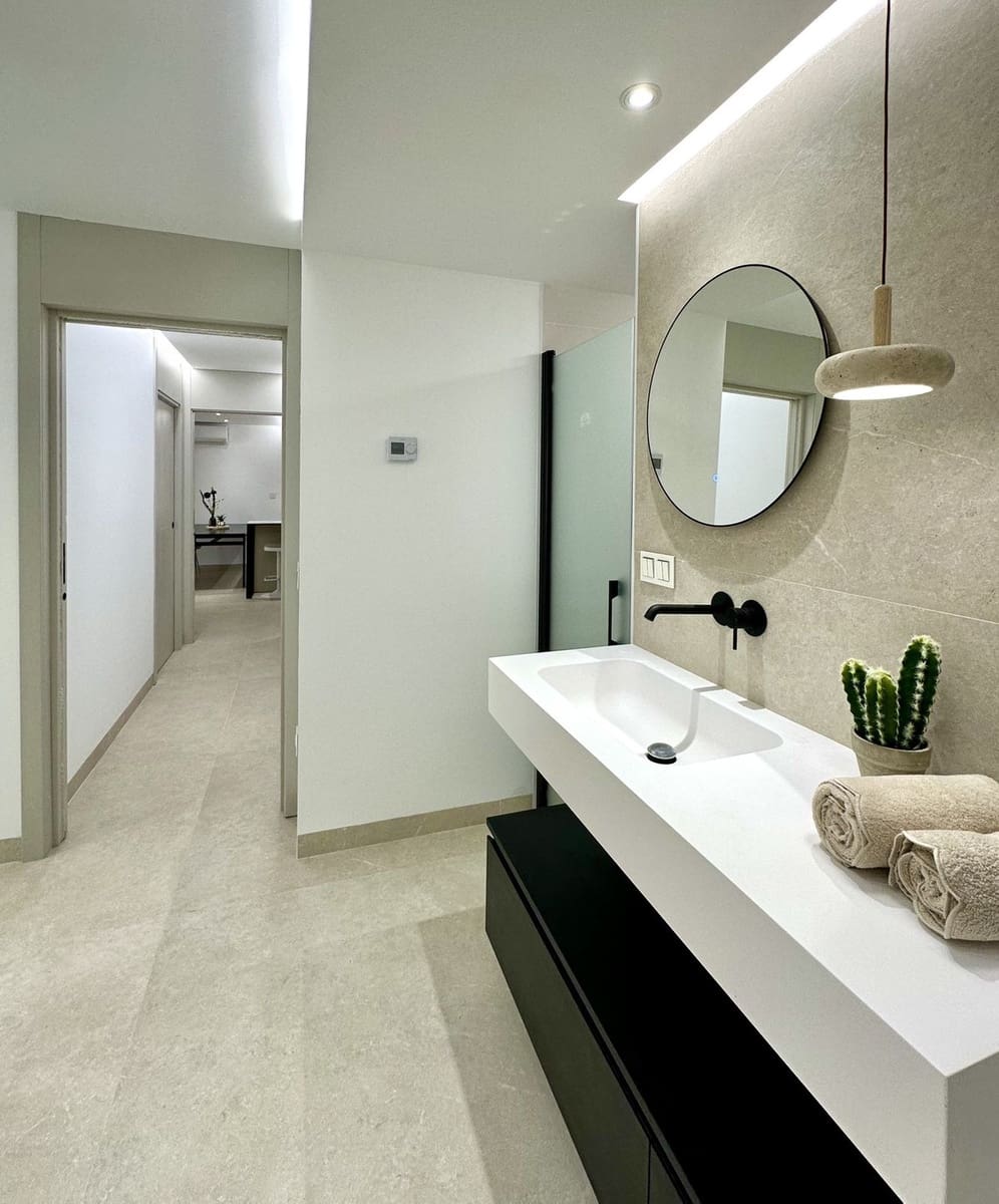 2 bedroom Apartment for sale in Marbella with pool garage - € 850,000 (Ref: 8762476)