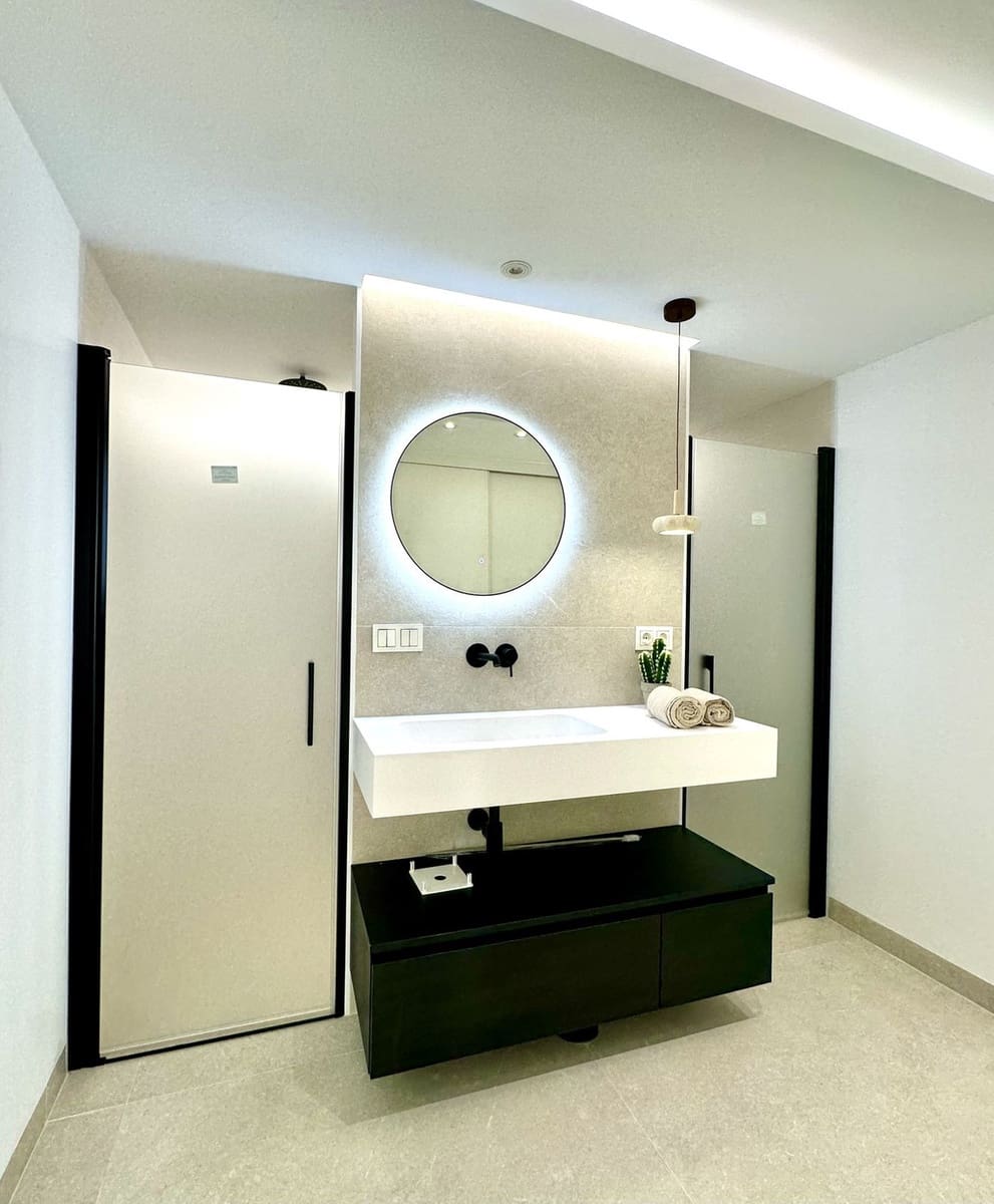 2 bedroom Apartment for sale in Marbella with pool garage - € 850,000 (Ref: 8762476)