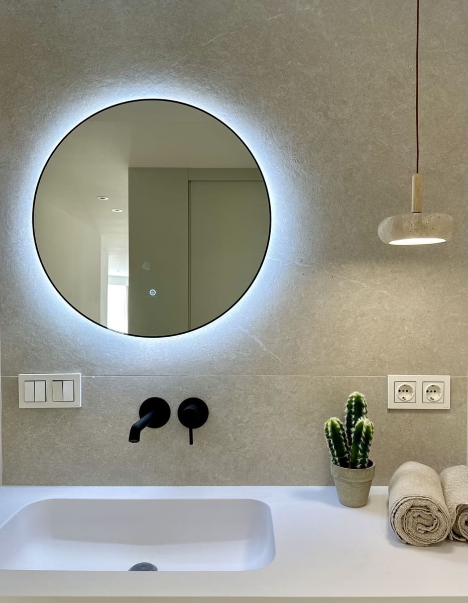 2 bedroom Apartment for sale in Marbella with pool garage - € 850,000 (Ref: 8762476)