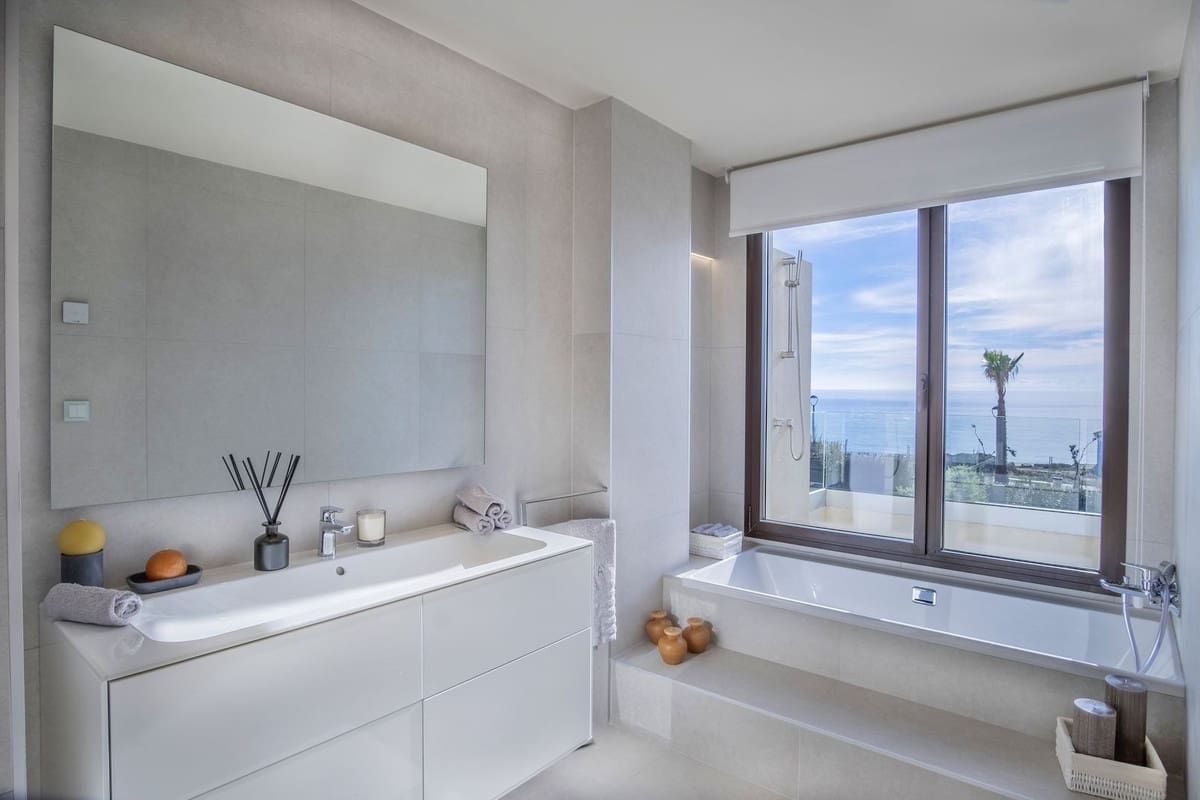 4 soverom Villa til salgs i New Golden Mile med svømmebasseng garasje - € 4 500 000 (Ref: 8882041)