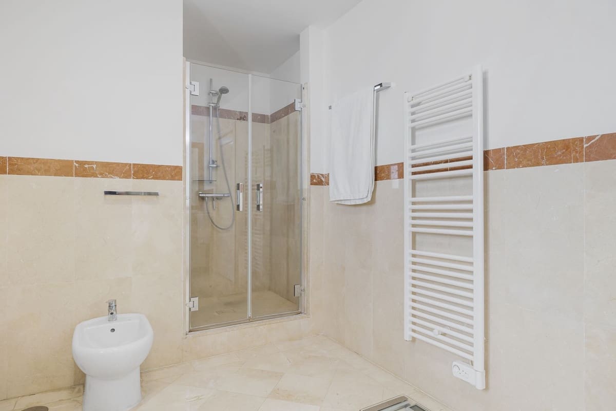 5 soveværelse Byhus til salg i Benahavis med swimmingpool garage - € 1.095.000 (Ref: 8932898)