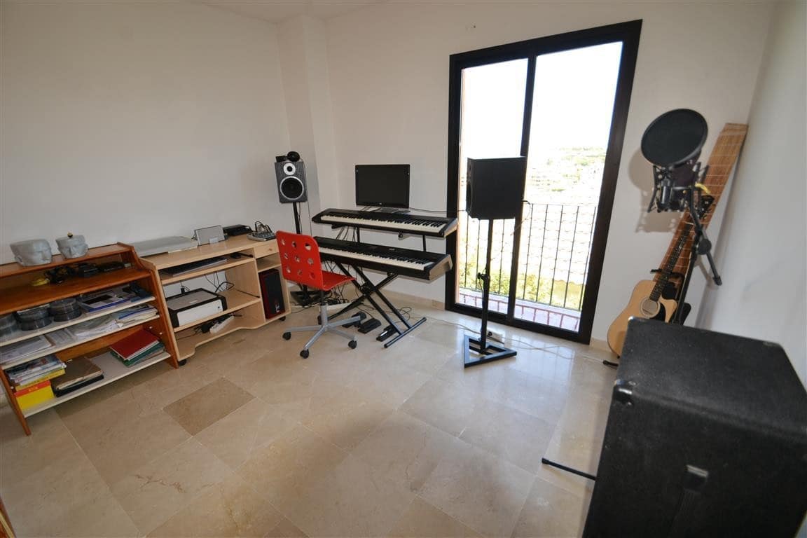 3 bedroom Apartment for sale in New Golden Mile with pool garage - € 300,000 (Ref: 8969446)