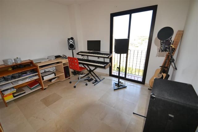 3 slaapkamer Appartement te koop in Selwo, Estepona met zwembad garage - € 300.000 (Ref: 8969446)