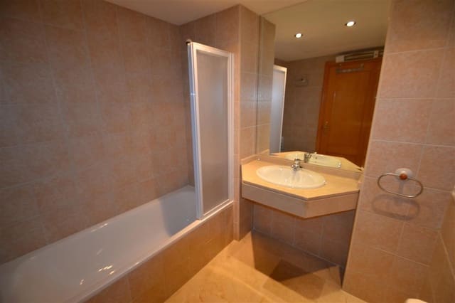 3 chambre Appartement à vendre à Selwo, Estepona avec piscine garage - 300 000 € (Ref: 8969446)