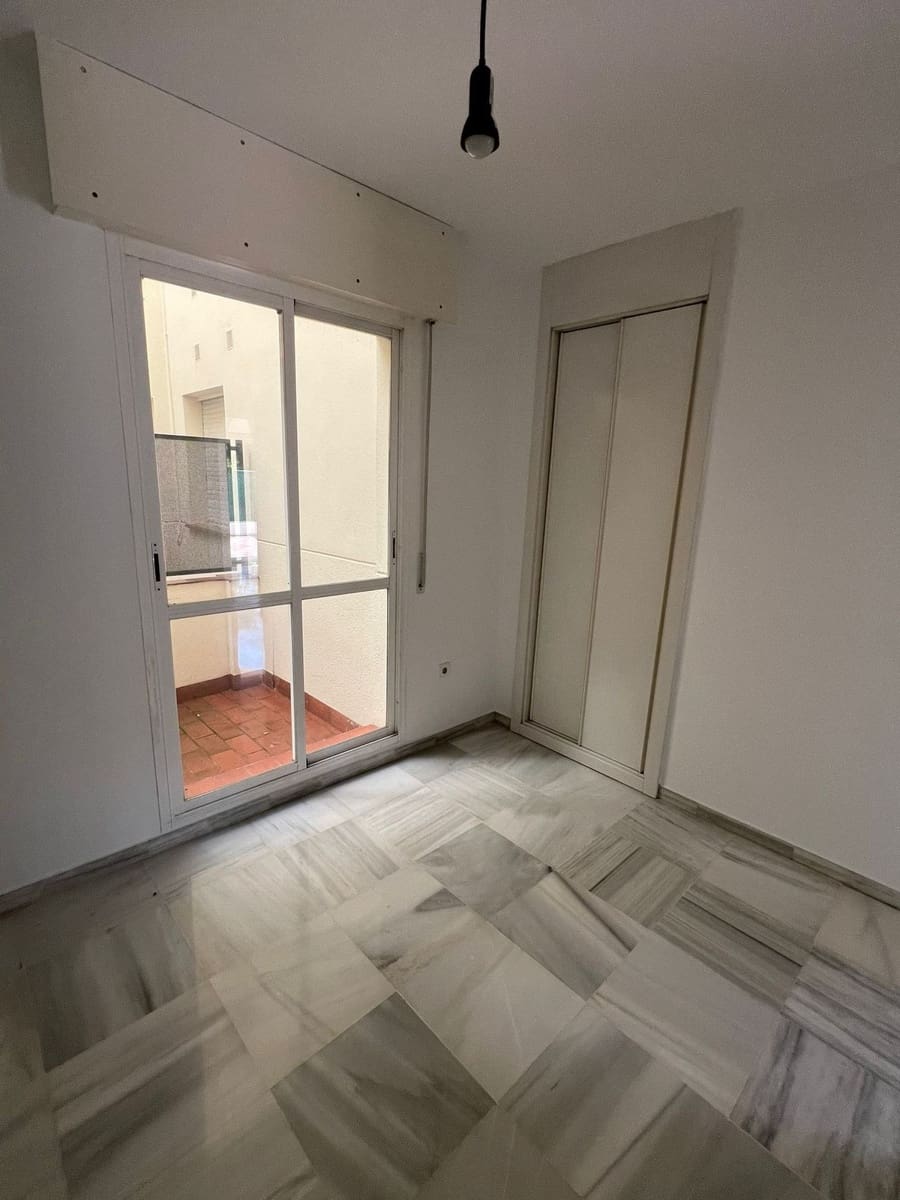 2 bedroom Apartment for sale in Nueva Andalucia with pool garage - € 335,000 (Ref: 9028513)