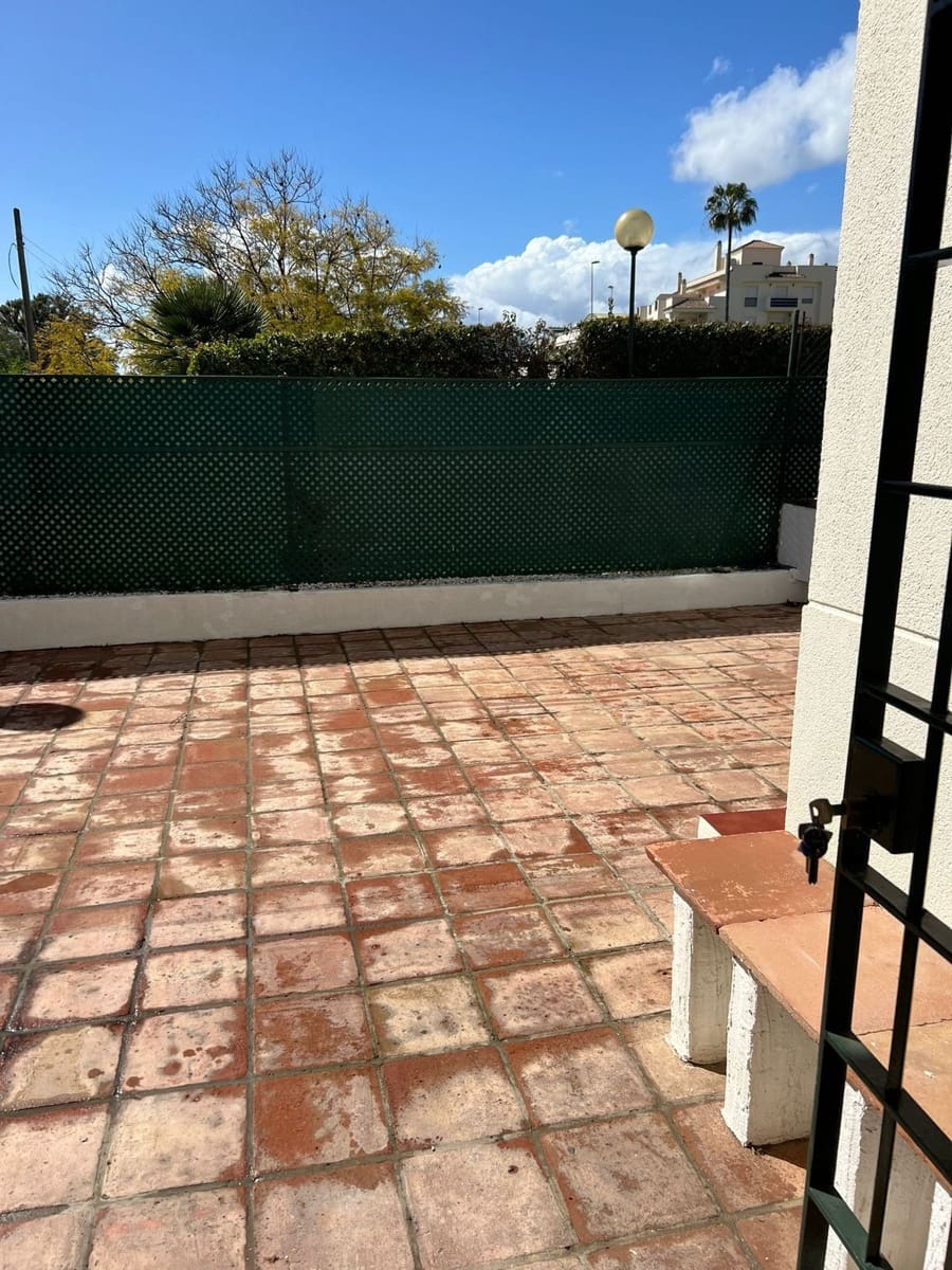 2 bedroom Apartment for sale in Nueva Andalucia with pool garage - € 335,000 (Ref: 9028513)