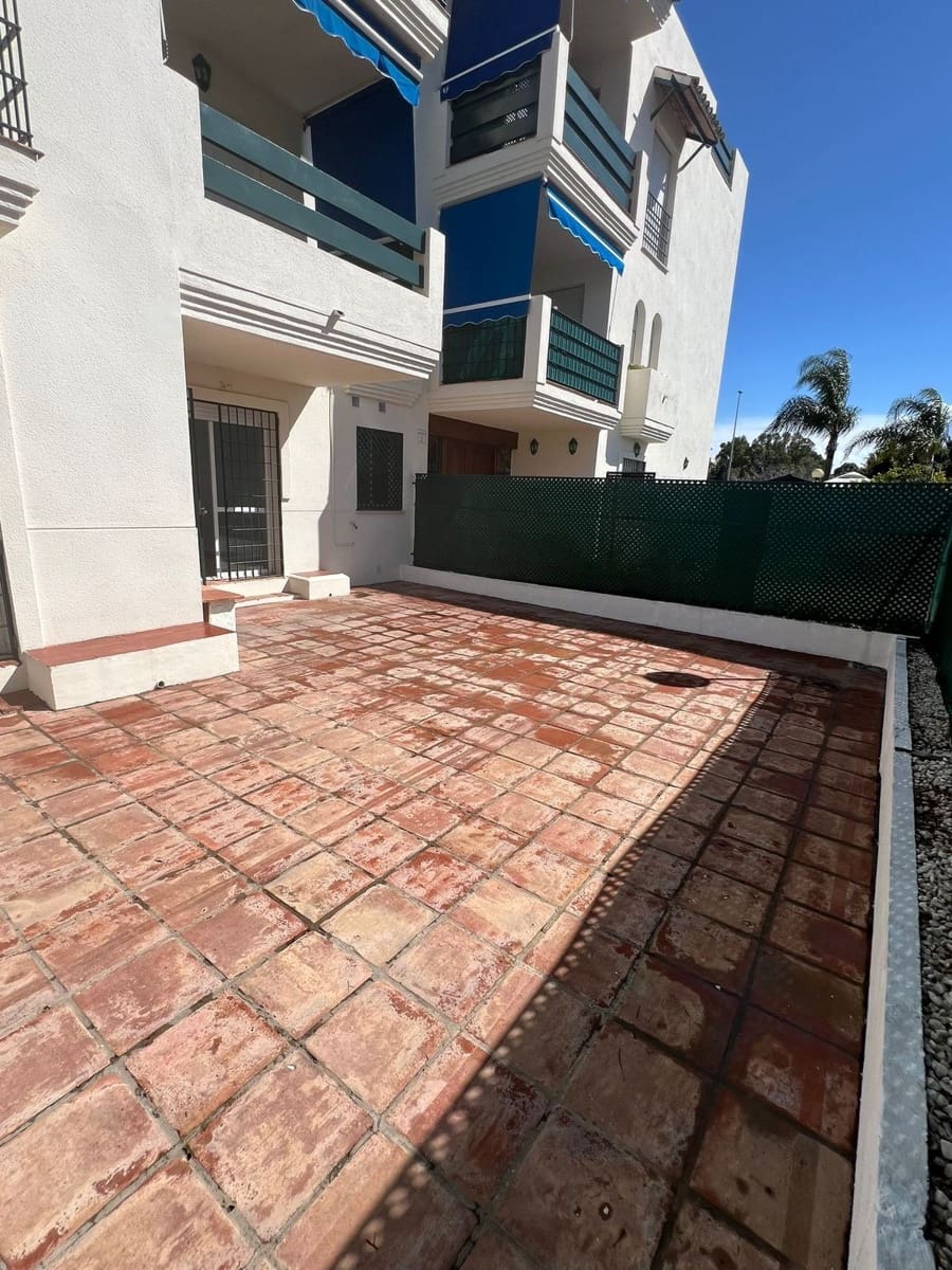 2 bedroom Apartment for sale in Nueva Andalucia with pool garage - € 335,000 (Ref: 9028513)