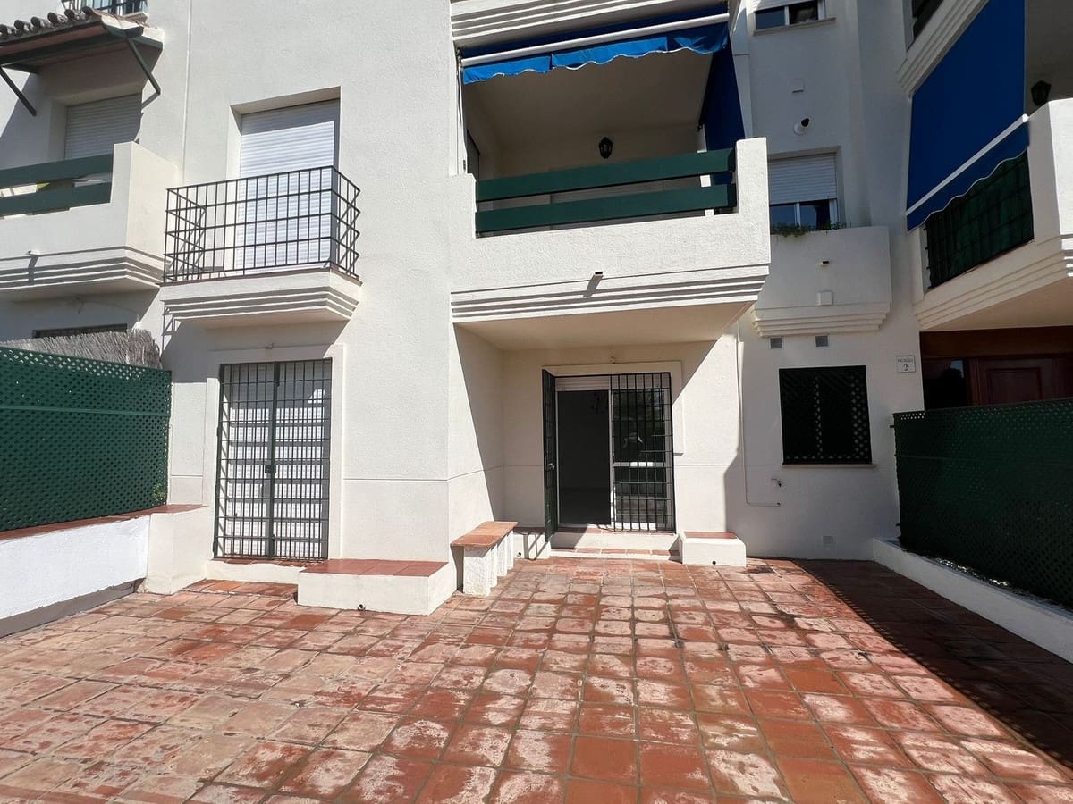 2 bedroom Apartment for sale in Nueva Andalucia with pool garage - € 335,000 (Ref: 9028513)