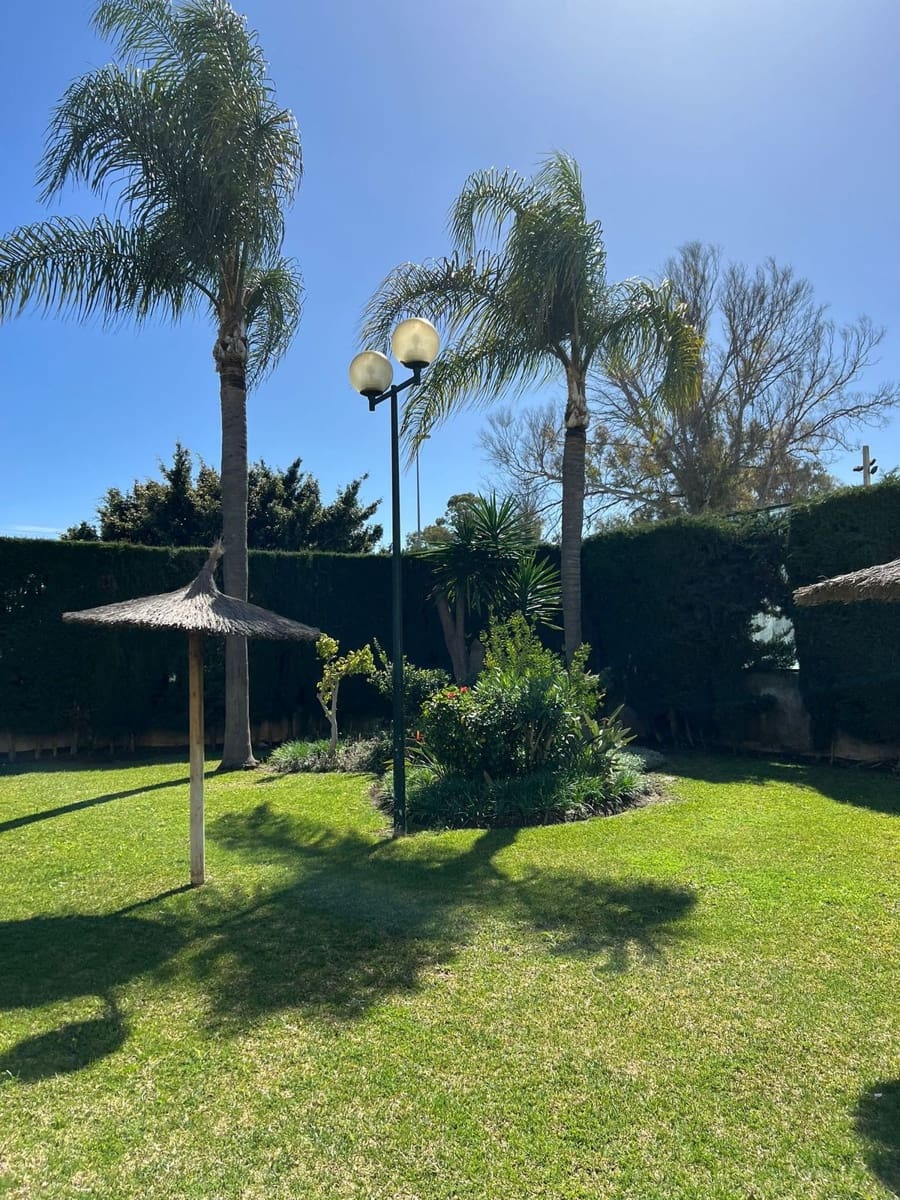 2 bedroom Apartment for sale in Nueva Andalucia with pool garage - € 335,000 (Ref: 9028513)