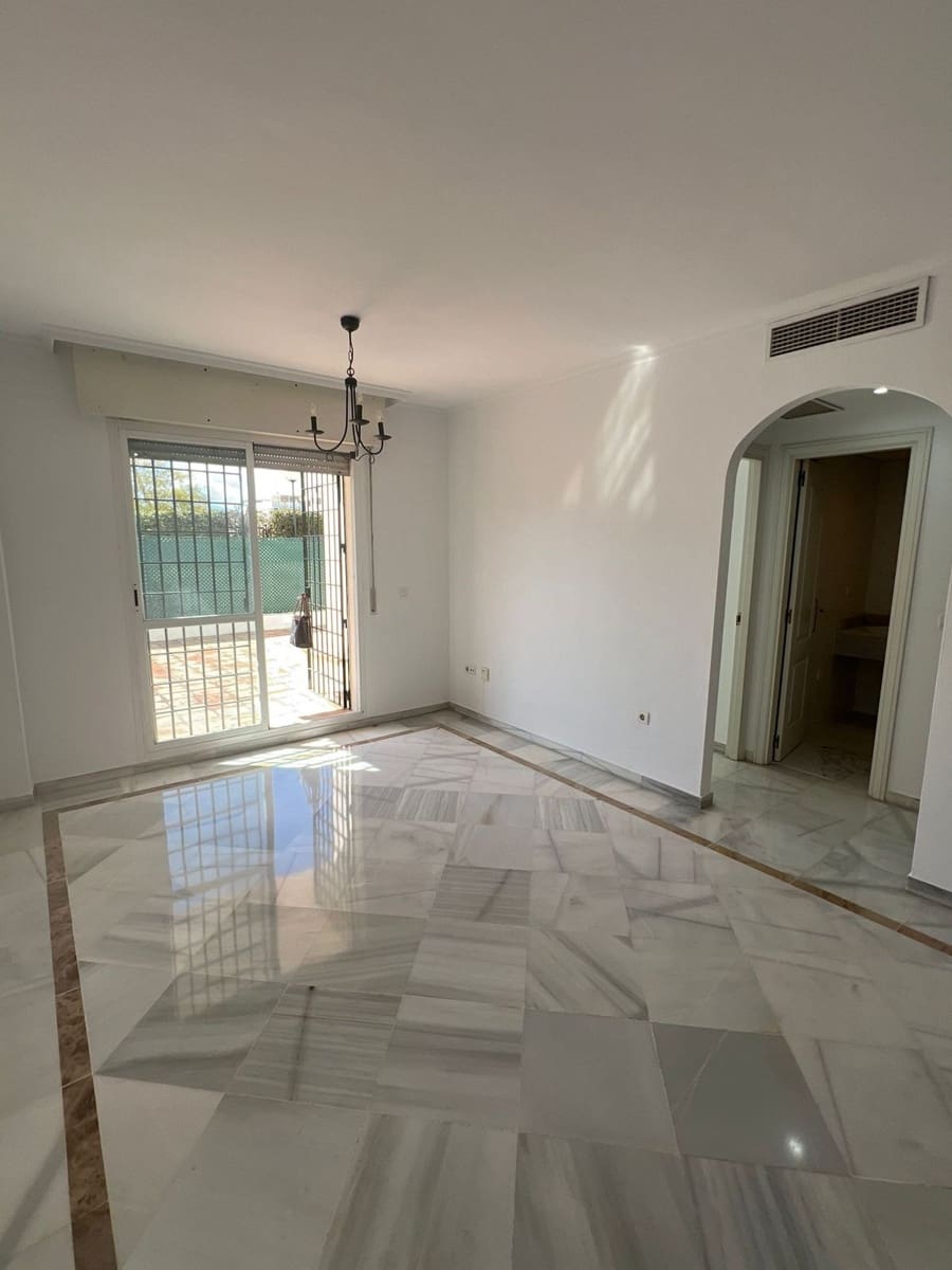 2 bedroom Apartment for sale in Nueva Andalucia with pool garage - € 335,000 (Ref: 9028513)