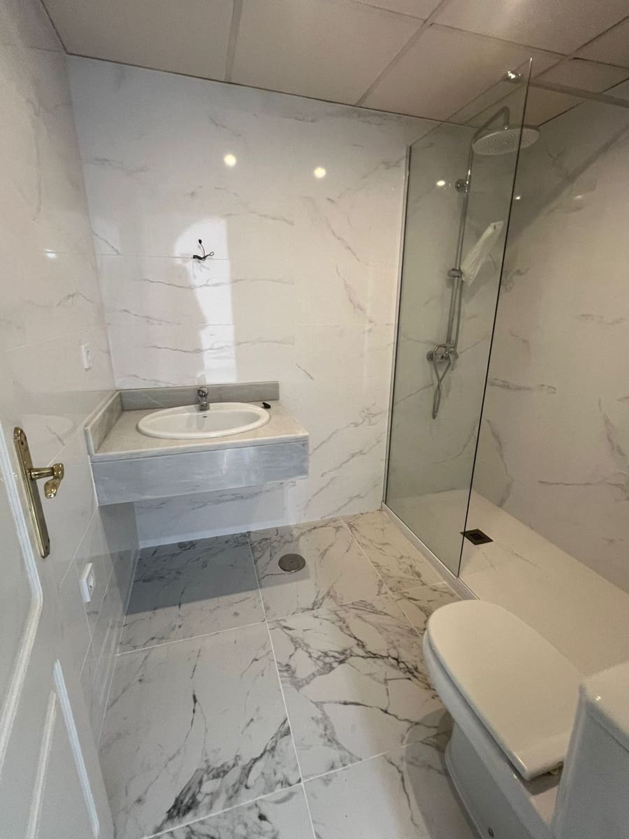 2 bedroom Apartment for sale in Nueva Andalucia with pool garage - € 335,000 (Ref: 9028513)