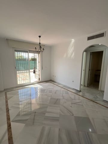 2 bedroom Apartment for sale in Nueva Andalucia, Marbella with pool garage - € 335,000 (Ref: 9028513)