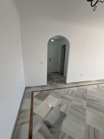 2 bedroom Apartment for sale in Nueva Andalucia, Marbella with pool garage - € 335,000 (Ref: 9028513)