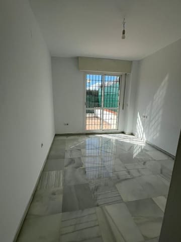 2 bedroom Apartment for sale in Nueva Andalucia, Marbella with pool garage - € 335,000 (Ref: 9028513)