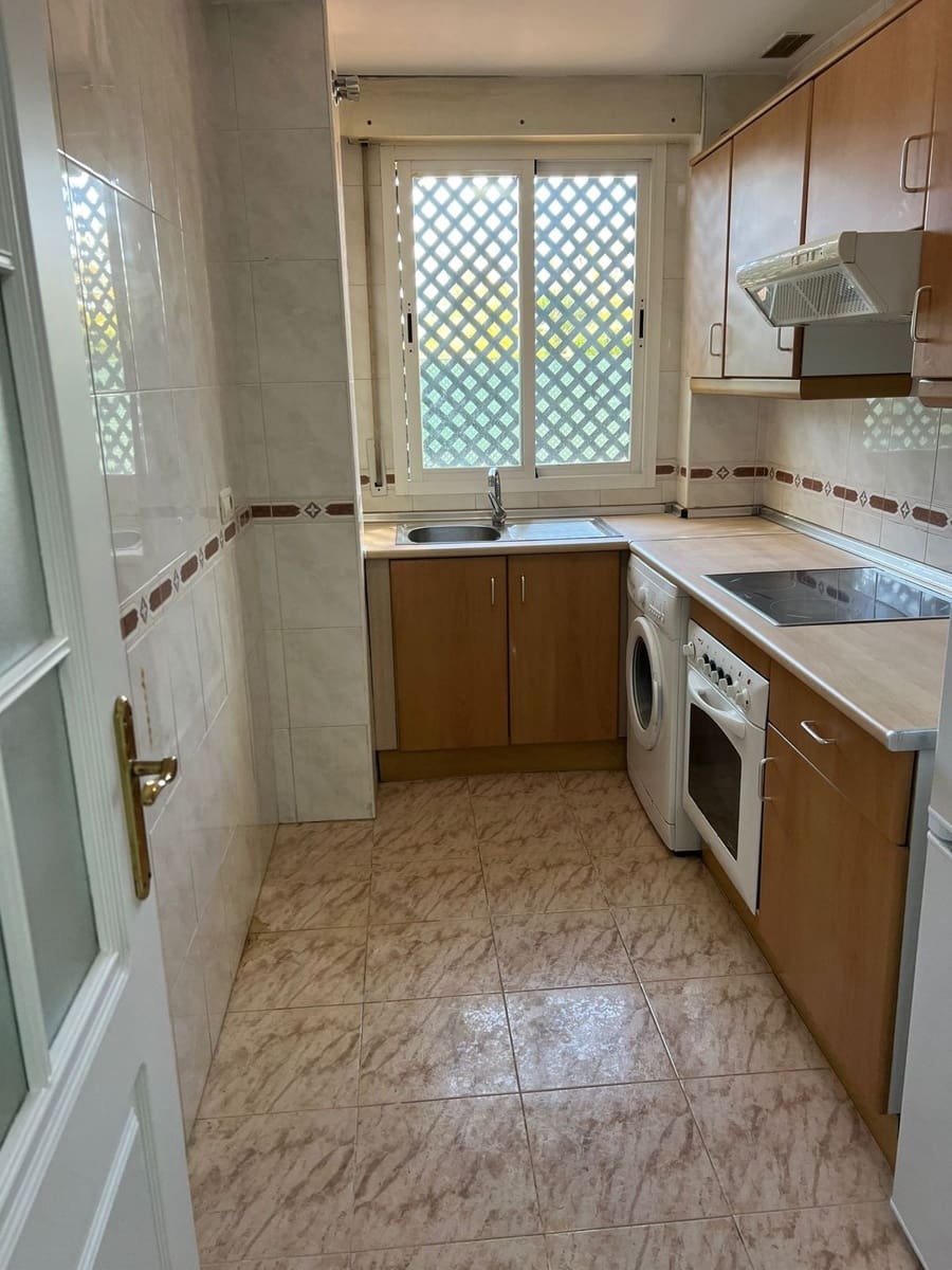 2 bedroom Apartment for sale in Nueva Andalucia with pool garage - € 335,000 (Ref: 9028513)