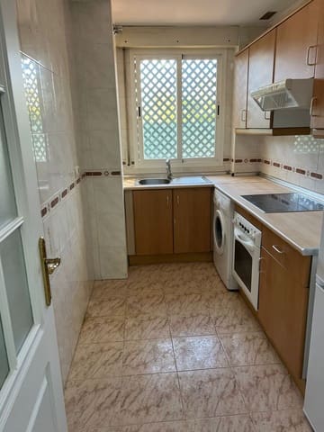 2 bedroom Apartment for sale in Nueva Andalucia, Marbella with pool garage - € 335,000 (Ref: 9028513)