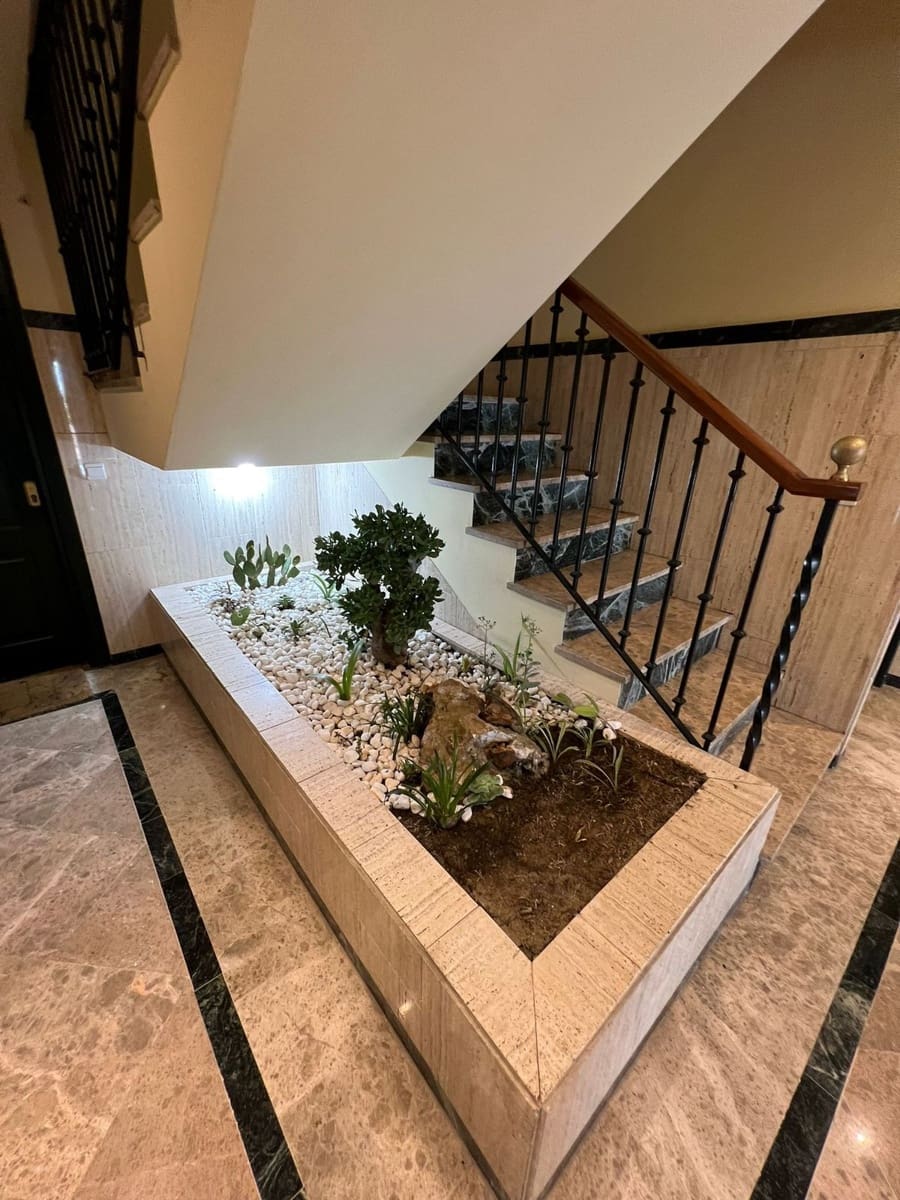 2 bedroom Apartment for sale in Nueva Andalucia with pool garage - € 335,000 (Ref: 9028513)