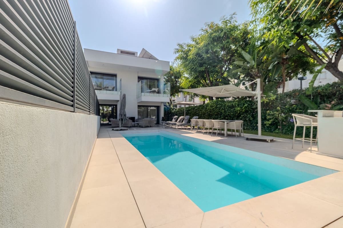 Chalet de 4 habitaciones en Puerto Banus en venta con piscina garaje - 2.995.000 € (Ref: 9066622)